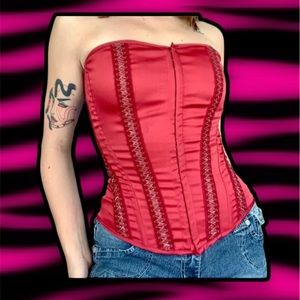 Vintage Charlotte Russe Women's Red and Burgundy Corset.